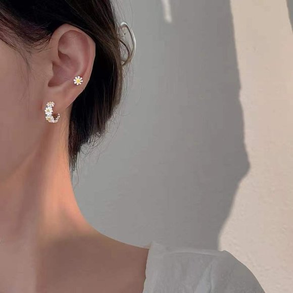 NEW Silver Daisy Flower Hoop Earrings - Picture 2 of 6